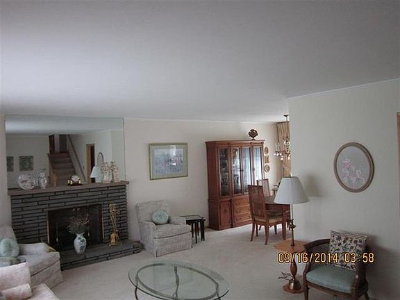 4th image of 5 Roslyn Dr