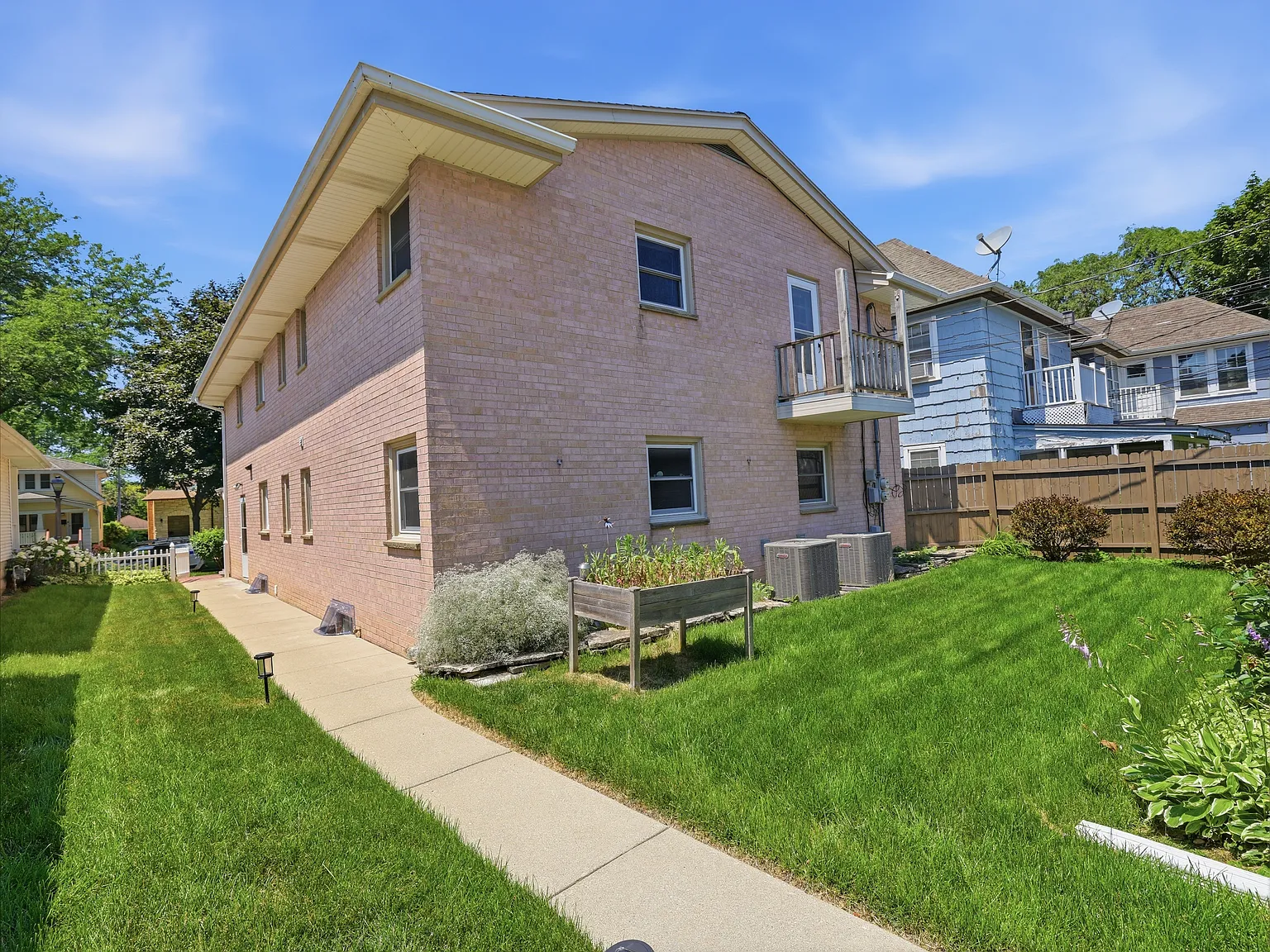 3 bed, 1581 sqft, $2,850 — Photo 3