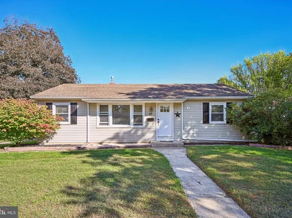 27 Temple Ave, Stratford, NJ 08084