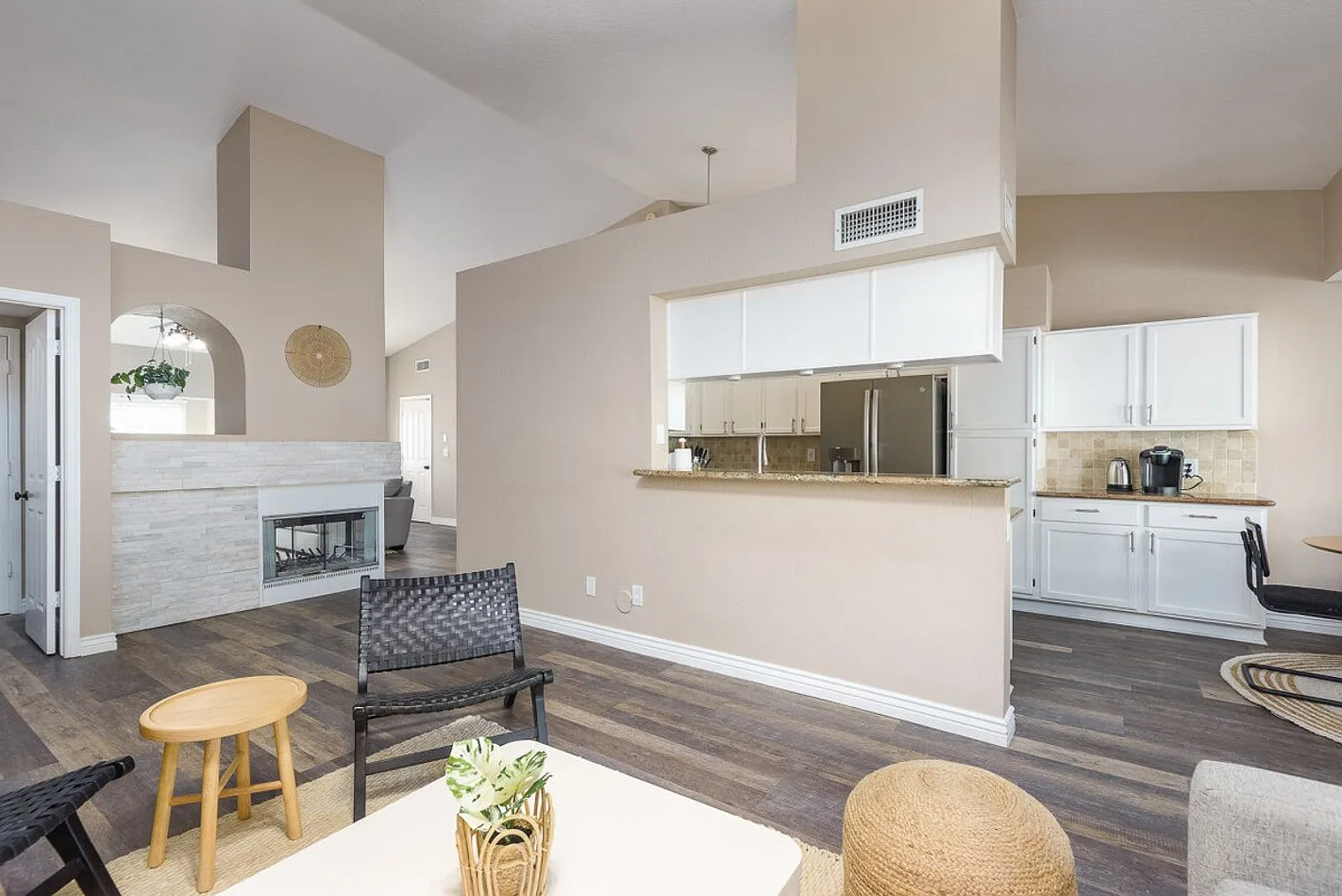 4 bed, 2.0 bath, $8,736 — Photo 3