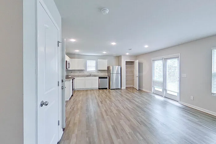 216 York Ln — Photo 3