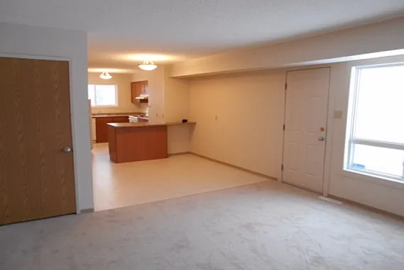 100 Wickham Rd — Photo 13