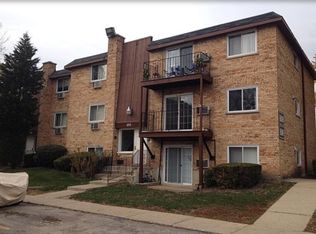 828 W College Blvd APT 101, Addison, IL 60101