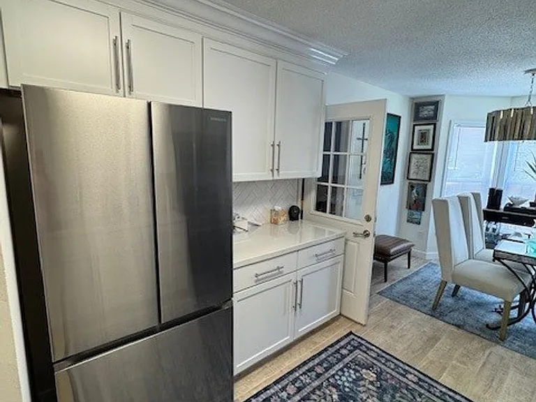 912 Newcastle St — Photo 12