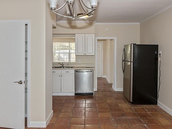 3rd image of 815 N O St