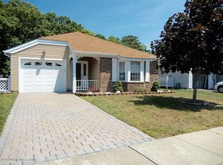41 Dogwood Dr, Barnegat, NJ 08005