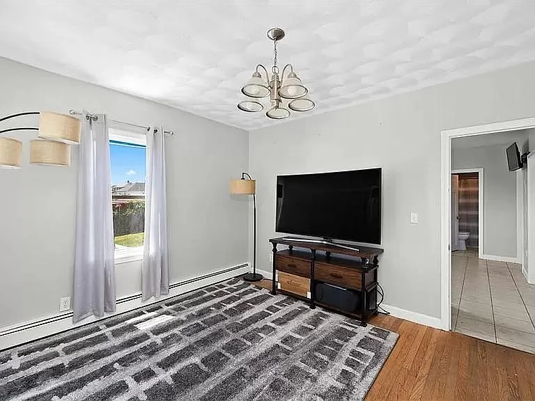 40 Cotter St — Photo 4