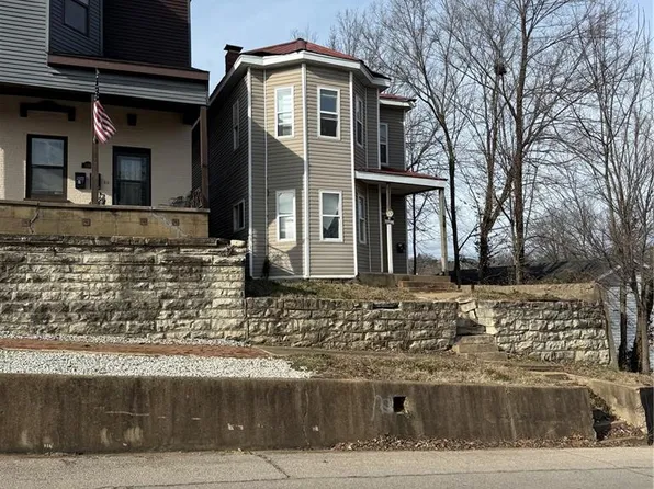 104 E 2nd St, De Soto, MO 63020