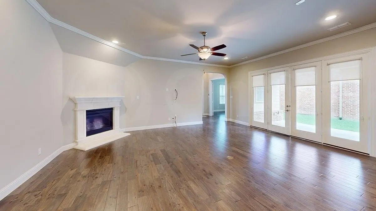 3 bed, 2.5 bath, 3147 sqft, $3,300 — Photo 3