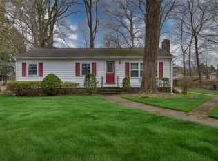 86 Lawndale Dr, Warwick, RI 02818