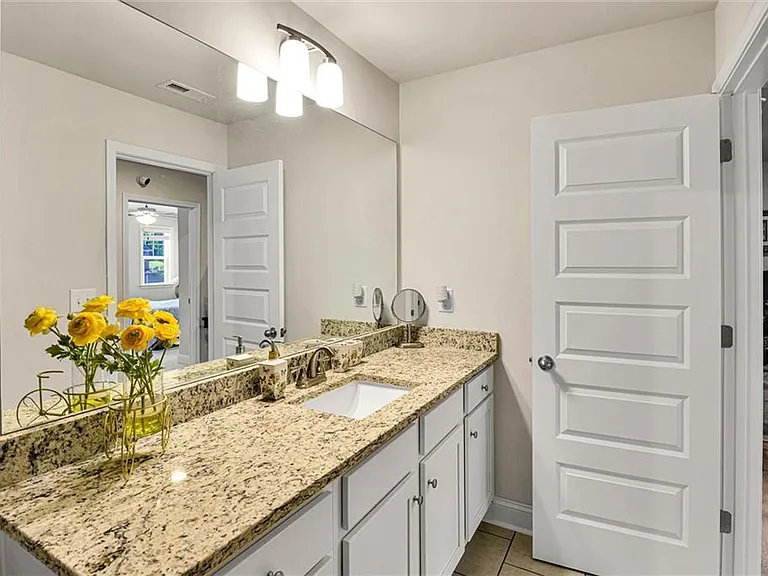 2423 Chene Dr — Photo 25