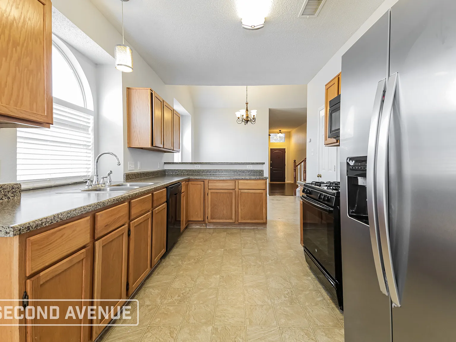 3 bed, 3.0 bath, 1711 sqft, $2,599 — Photo 3