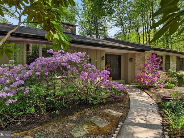 9 Brownstone Dr, Hershey, PA 17033