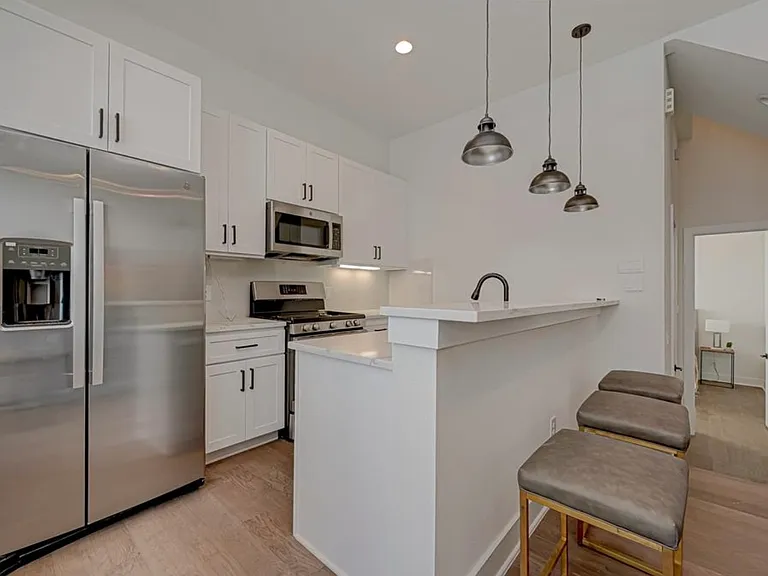 6127 W Montgomery Rd — Photo 5
