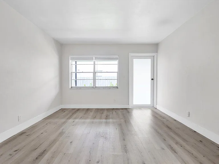 1638 Plunkett St #2 — Photo 13