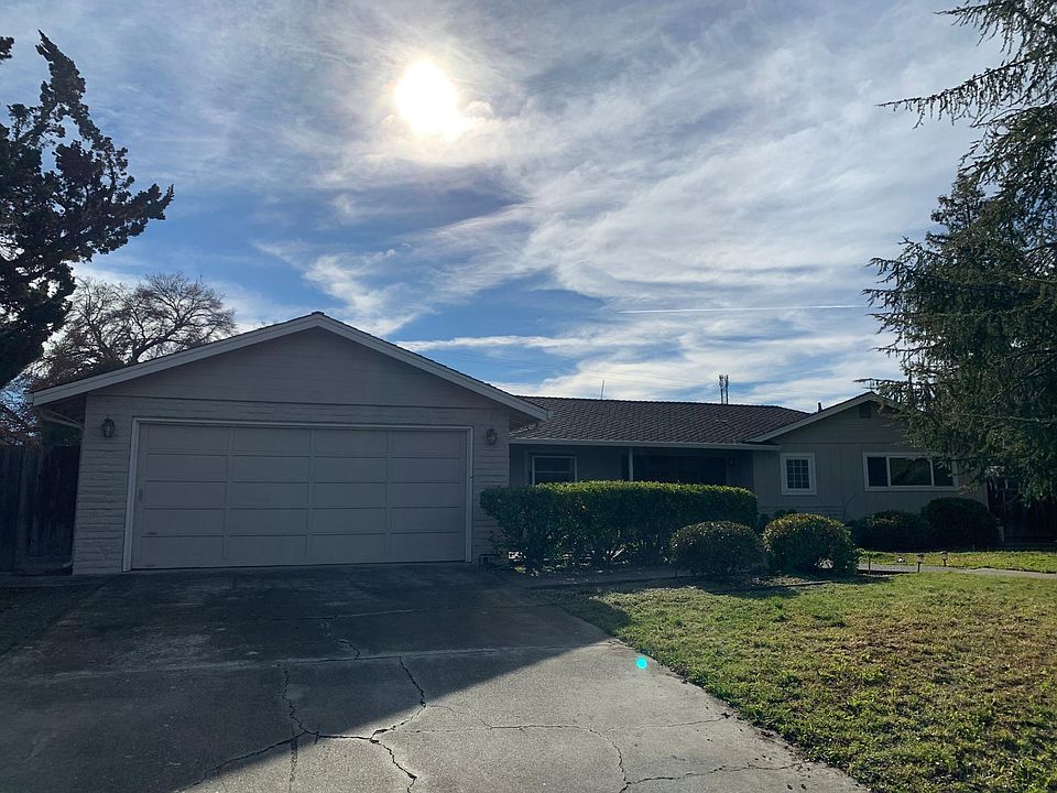 1st image of 20390 Knollwood Dr