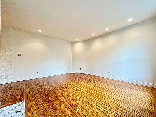 5th image of 272 Bleecker St APT 33