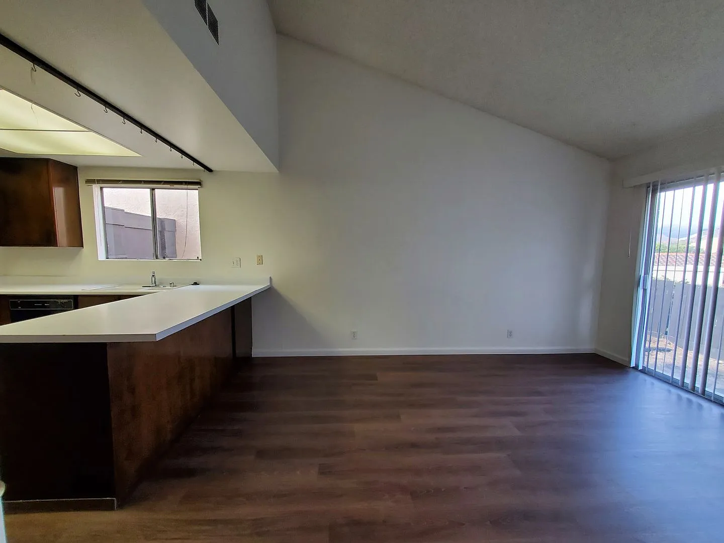 3bd/2ba Home with Two Car Garage — Photo 4