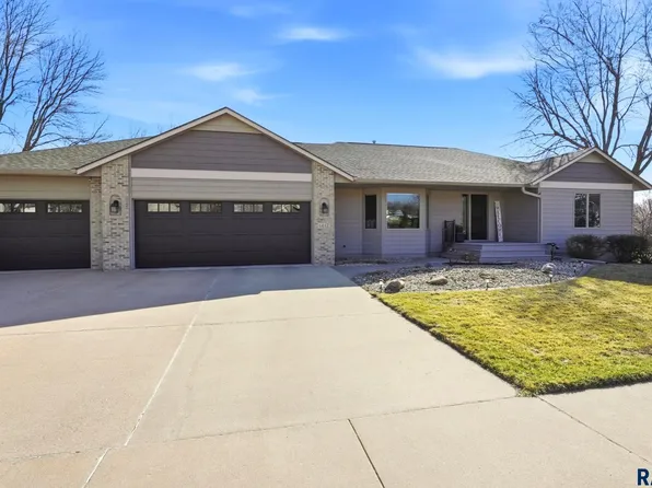 1412 S Deerberry Trl, Sioux Falls, SD 57106