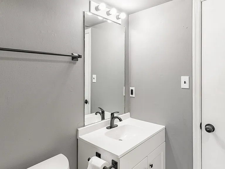 Greenbrier Apartments — Photo 12