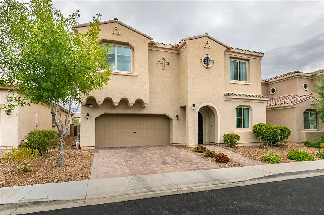 4 bed, 2.5 bath, 3232 sqft, $3,700 — Photo 3