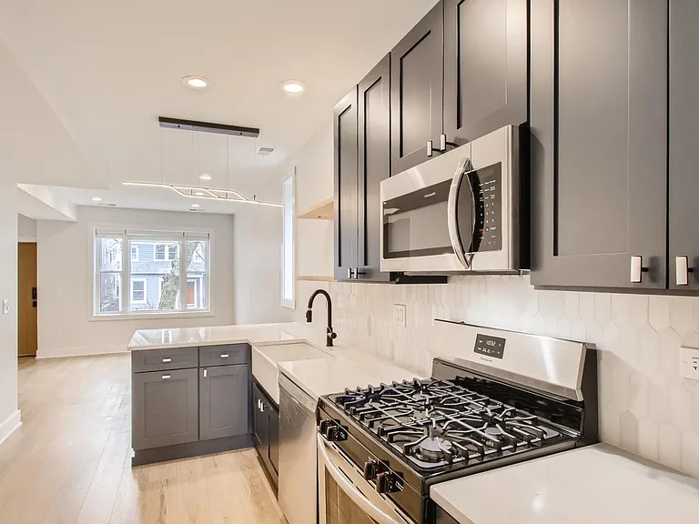 2715 N Lawndale Ave #1 — Photo 4