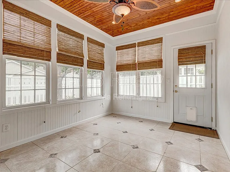 1033 Pinehurst Dr — Photo 36