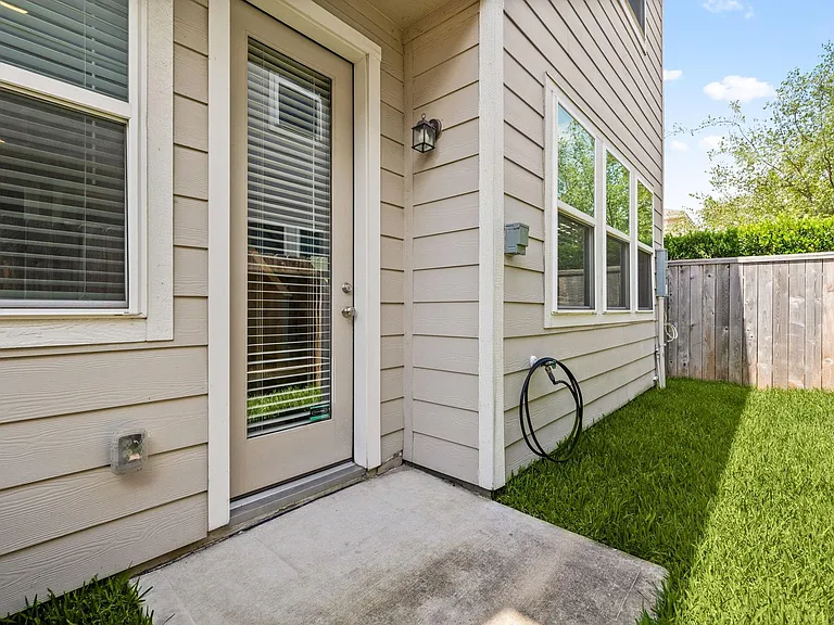 9914 Brickhouse Dr — Photo 39