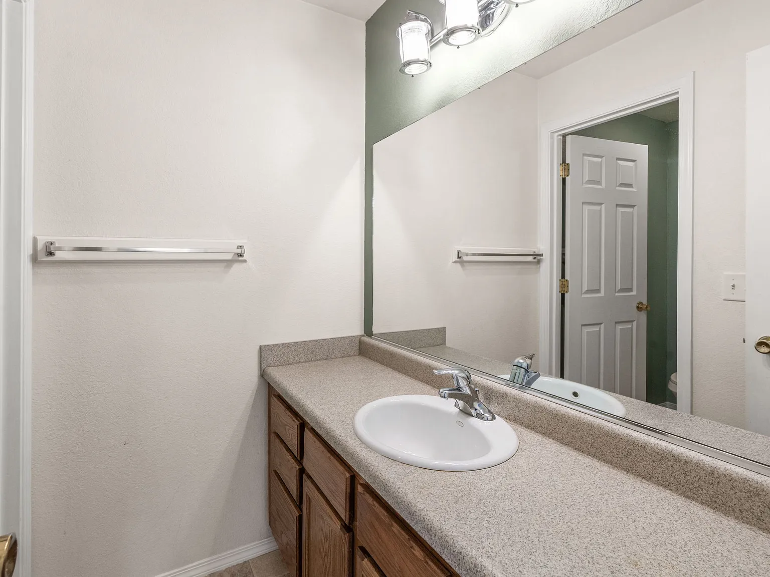 825 Forestglen Dr, - Unit 7E — Photo 3
