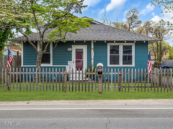 2nd image of 219 Beachwood Boulevard