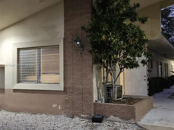 1270 NE 139th St APT 1, Miami, FL 33161