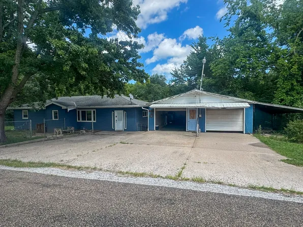 800 Shady Acres Ln, Quincy, IL 62305