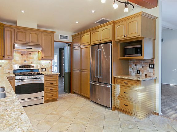 5th image of 38 Magellan St