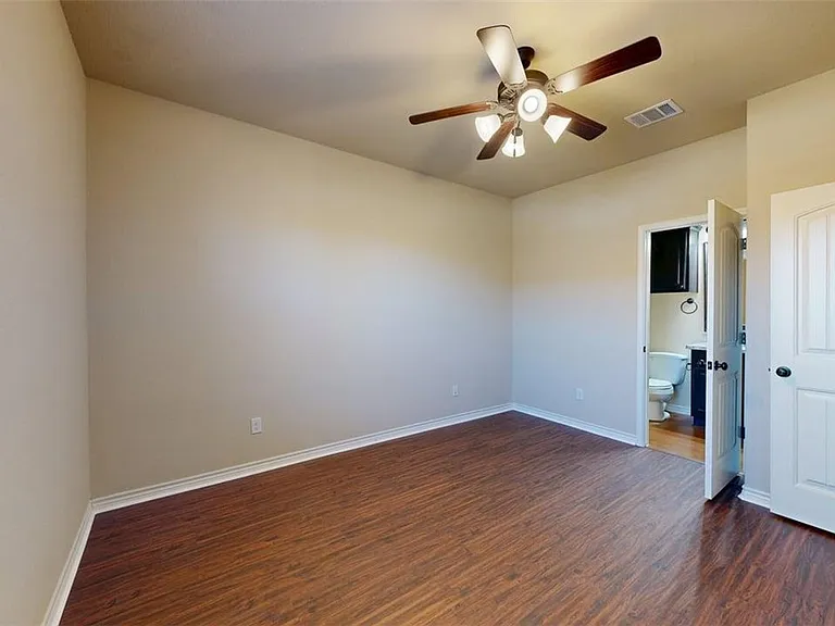 3009 Towers Pkwy — Photo 13