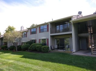 23 Taylor Dr, Franklin Park, NJ 08823