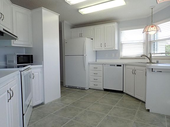 2nd image of 8487 Labelia Court