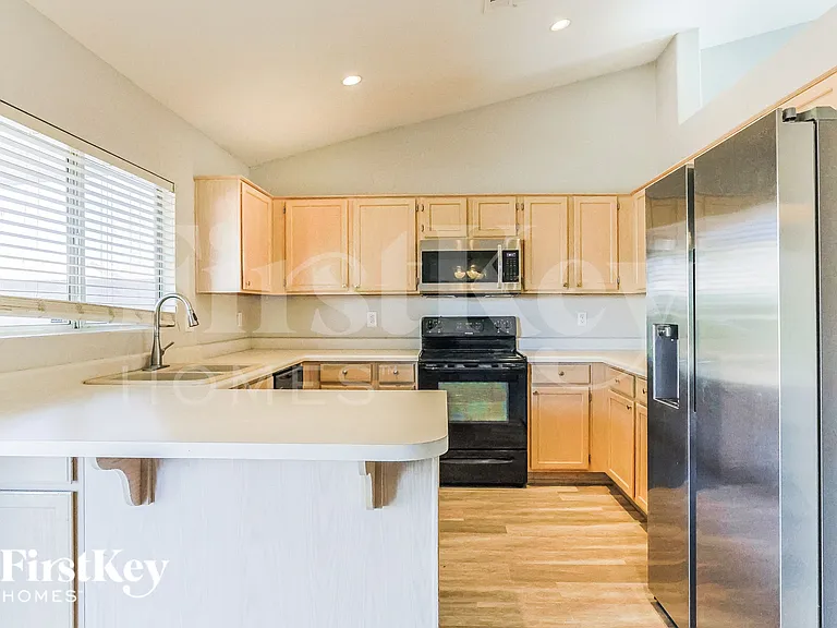 1380 W Gary Dr — Photo 7
