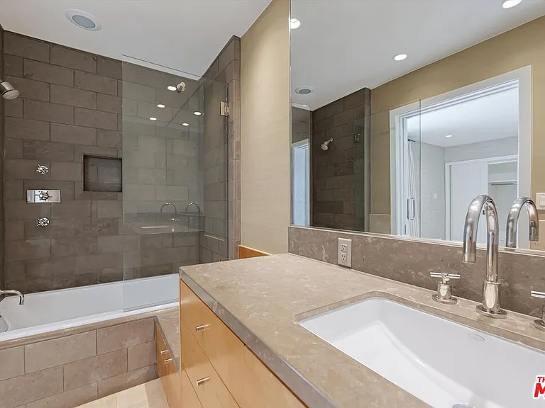 6789 Shearwater Ln — Photo 10