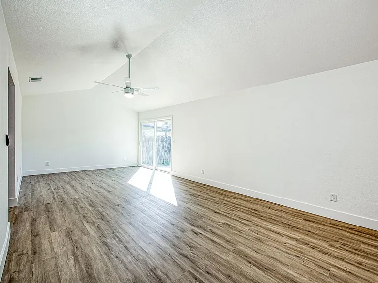 672 W Antonio Dr — Photo 4