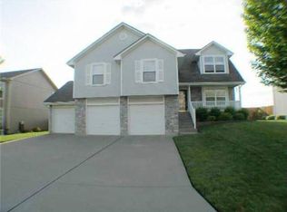 2420 NE 2nd Ter, Blue Springs, MO 64014