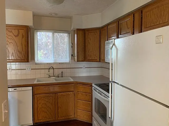 4024 E 34th Ave — Photo 6