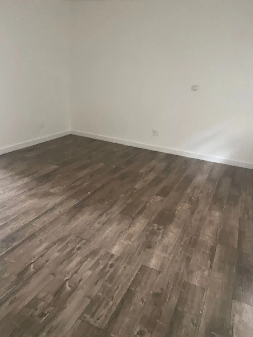 1 bed, 1.0 bath, 350 sqft, $1,512 — Photo 2