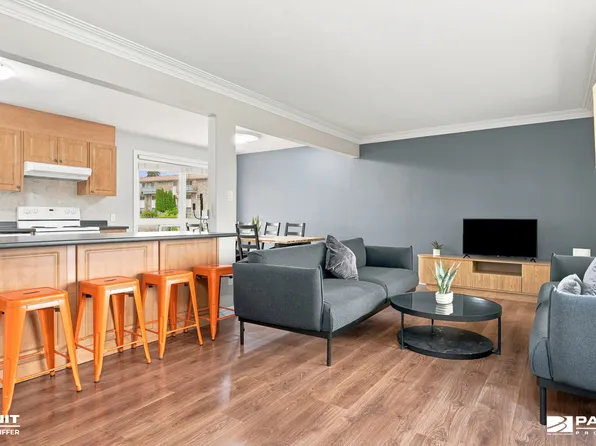 240 Lakeshore Rd #1, Saint Catharines, ON L2M 1R6
