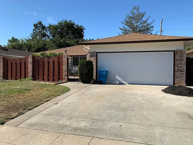 965 November Dr — Photo 2