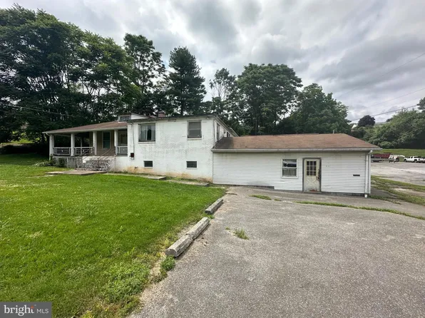 147 Manchester St, Glen Rock, PA 17327