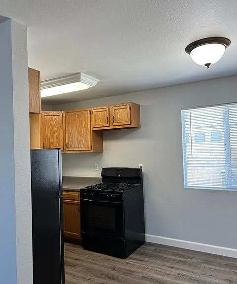 155 N Bitterbush St #B — Photo 15