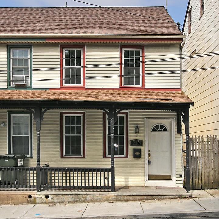 1st image of 225 S 9th St