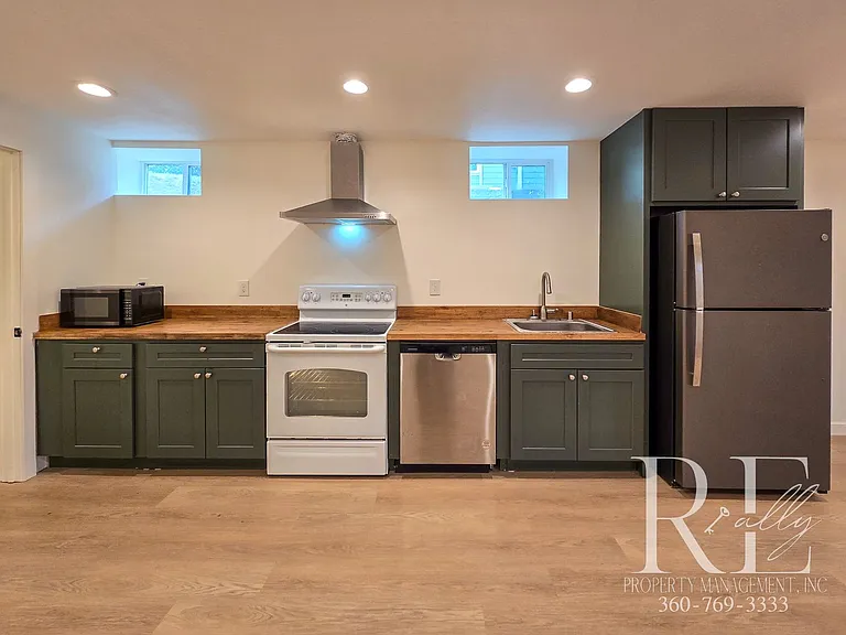 323 Summit Ave S — Photo 4