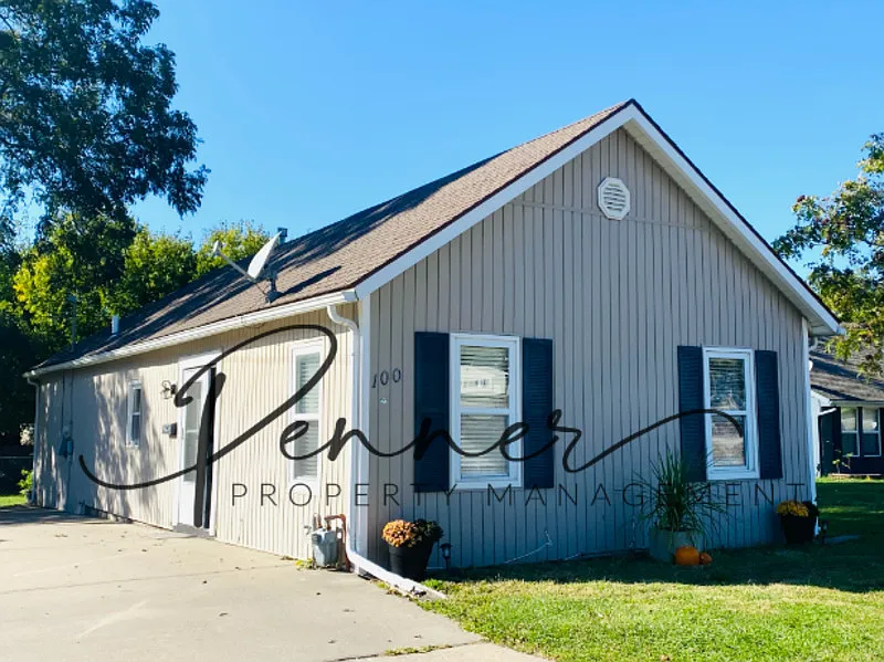 100 NW Market St