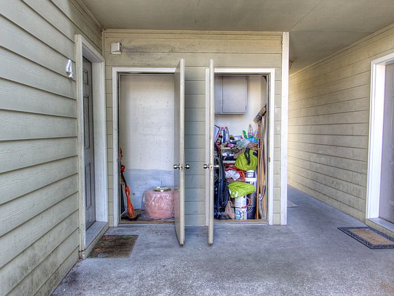4th image of 3332 Chandler St #18